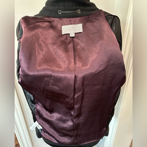 ✨EUC✨Ann Taylor Women's Jacket Size S
Black Wool Blend Button Front Short Length - Picture 10 of 16